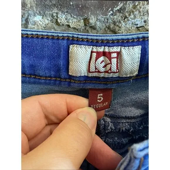 l.e.i. • Blue High Waisted Triple Button Skinny Jeans • Size 5 - Picture 4 of 12